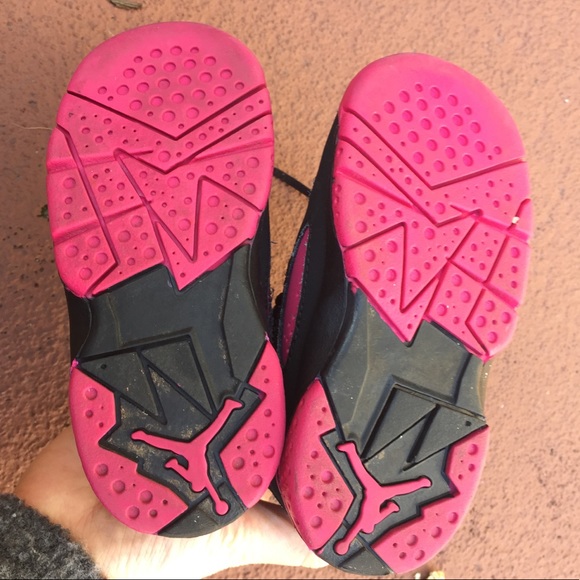 Girls Jordans Nike - Picture 4 of 4